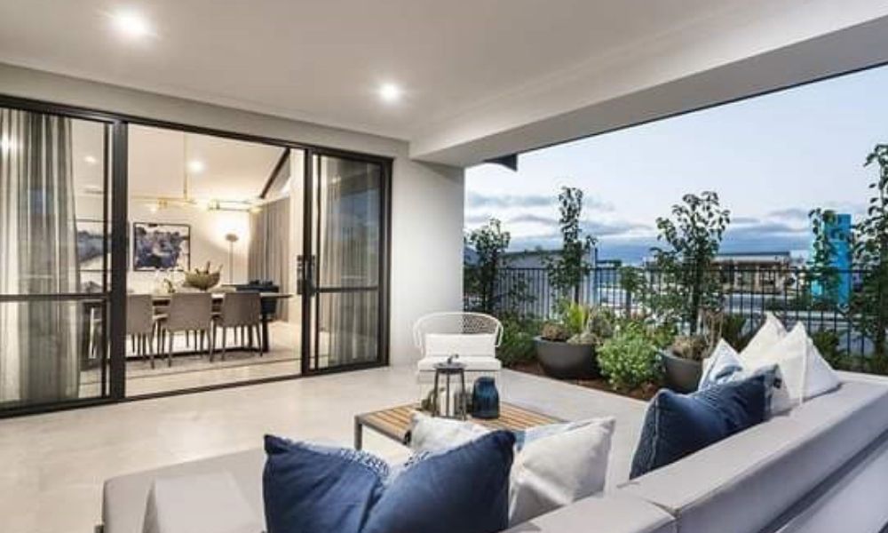 Cửa kính cường lực khung nhôm: Chọn lựa hoàn hảo cho ngôi nhà của bạn 1 cua kinh cuong luc khung nhom chon lua hoan hao cho ngoi nha cua ban 6216f1f367718