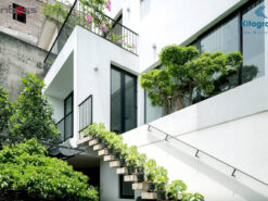 Cửa sổ mở hất 3 cánh 1 cua nhom tieu chuan chau au ket hop cung phu kien cmech giai phap cua nhom cho biet thu hien dai 6216f211892e8