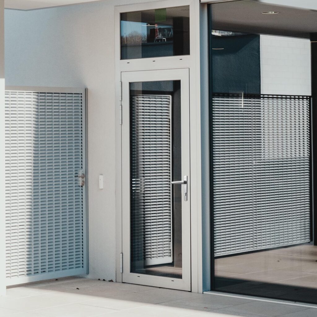 cua nhom tieu chuan chau au xu huong cua cuoc song tien nghi hien dai 6216f25a26f04